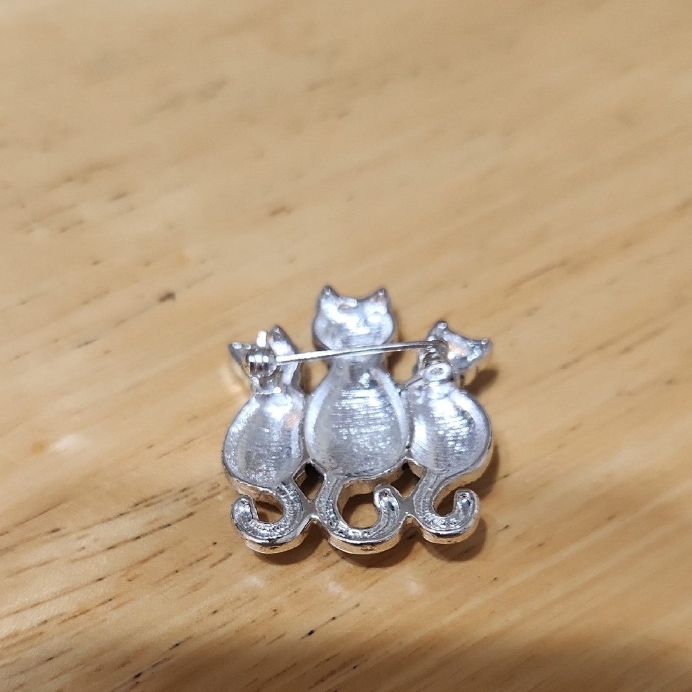 Silver Cat Pin with Intricate Design - Picture 2 of 4